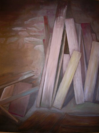 tas de bois dans une cave